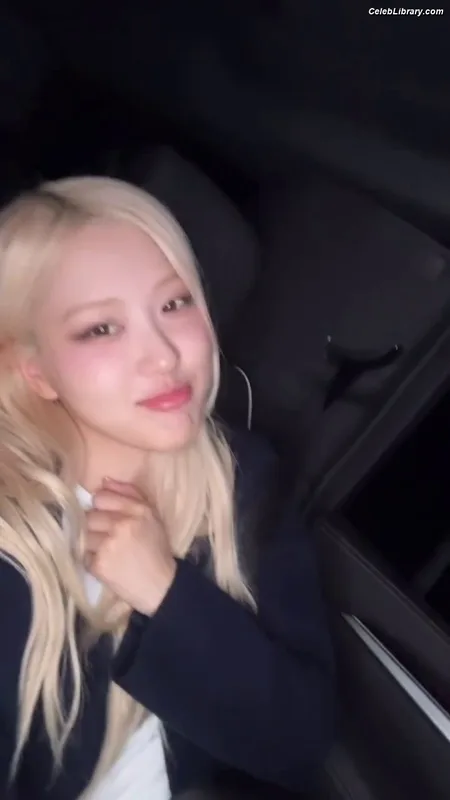 Rosé (BLACKPINK) photo 8 of 4338