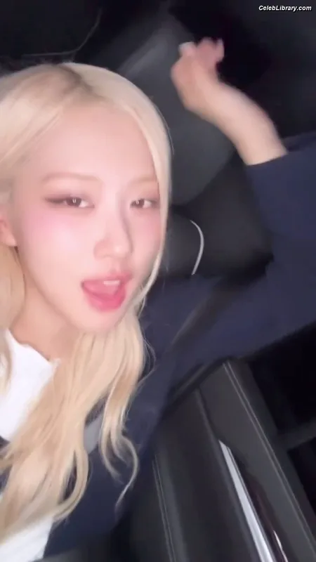 Rosé (BLACKPINK) photo 9 of 4338