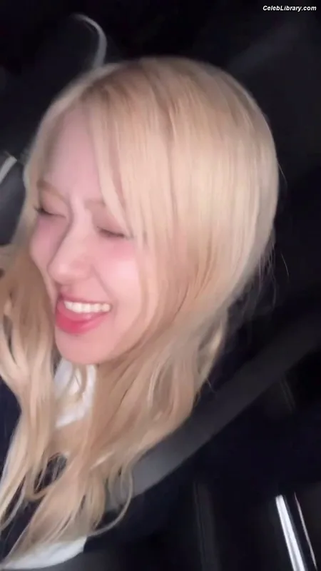 Rosé (BLACKPINK) photo 10 of 4338