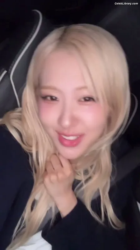 Rosé (BLACKPINK) photo 13 of 4338