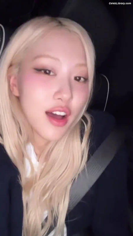 Rosé (BLACKPINK) photo 16 of 4338
