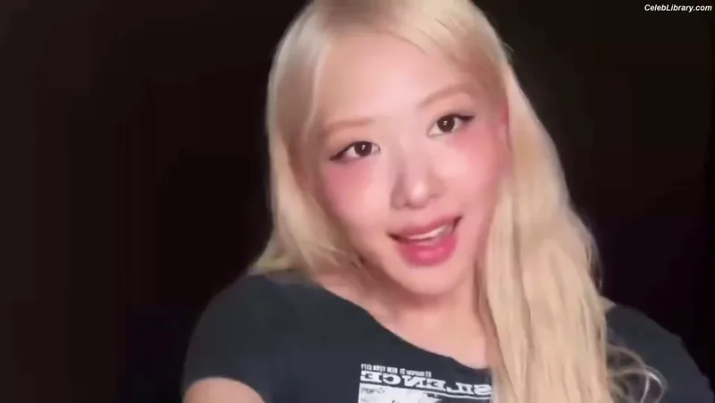 Rosé (BLACKPINK) photo 18 of 4338