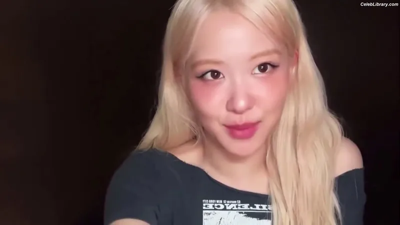 Rosé (BLACKPINK) photo 19 of 4338