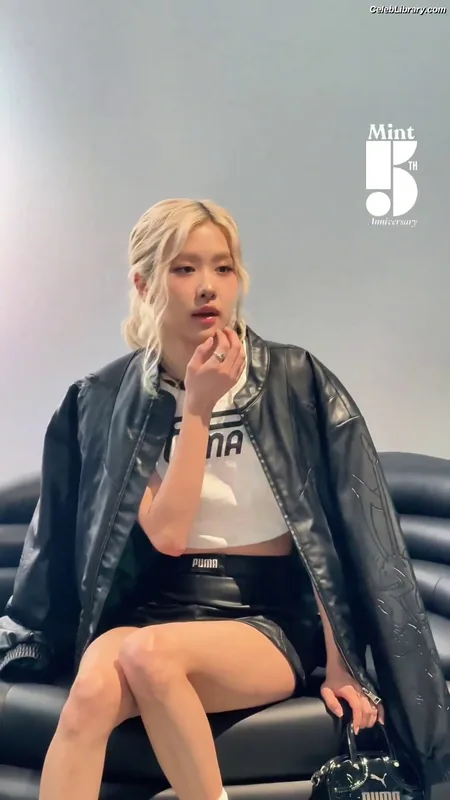 Rosé (BLACKPINK) photo 24 of 4338