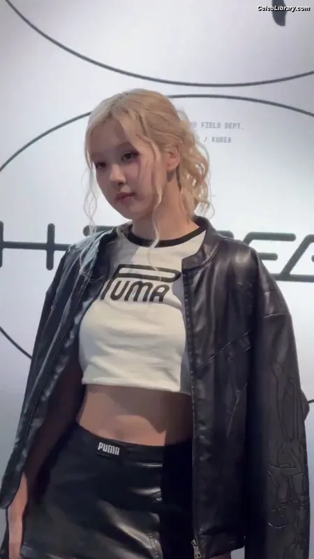 Rosé (BLACKPINK) photo 5 of 4338