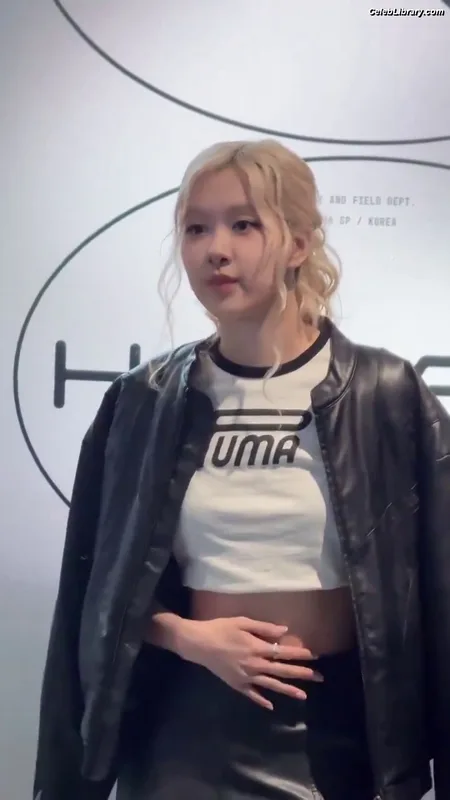 Rosé (BLACKPINK) photo 12 of 4338