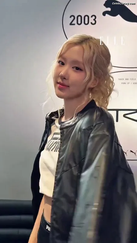 Rosé (BLACKPINK) photo 14 of 4338