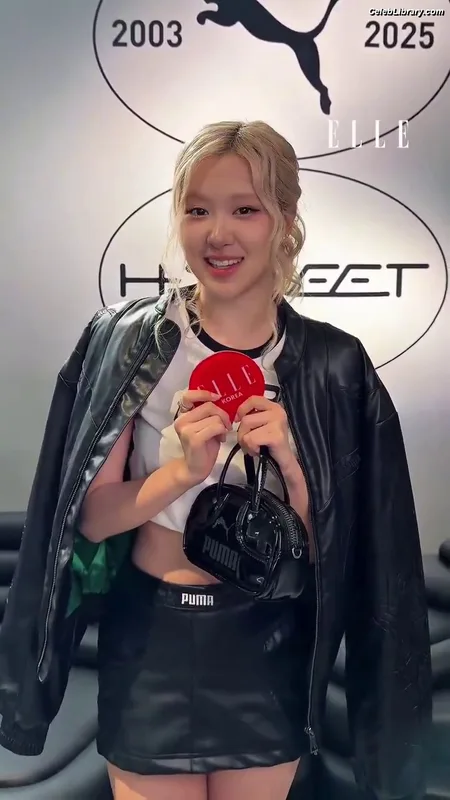 Rosé (BLACKPINK) photo 20 of 4338