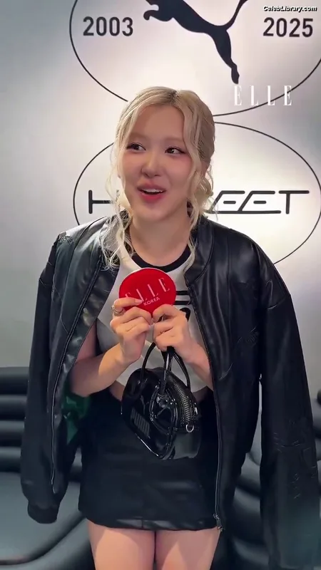 Rosé (BLACKPINK) photo 1 of 4338