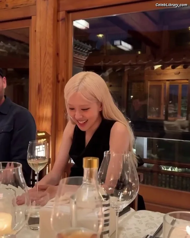 Rosé (BLACKPINK) photo 16 of 4338