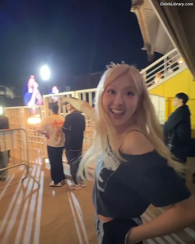 Rosé (BLACKPINK) photo 2 of 4338