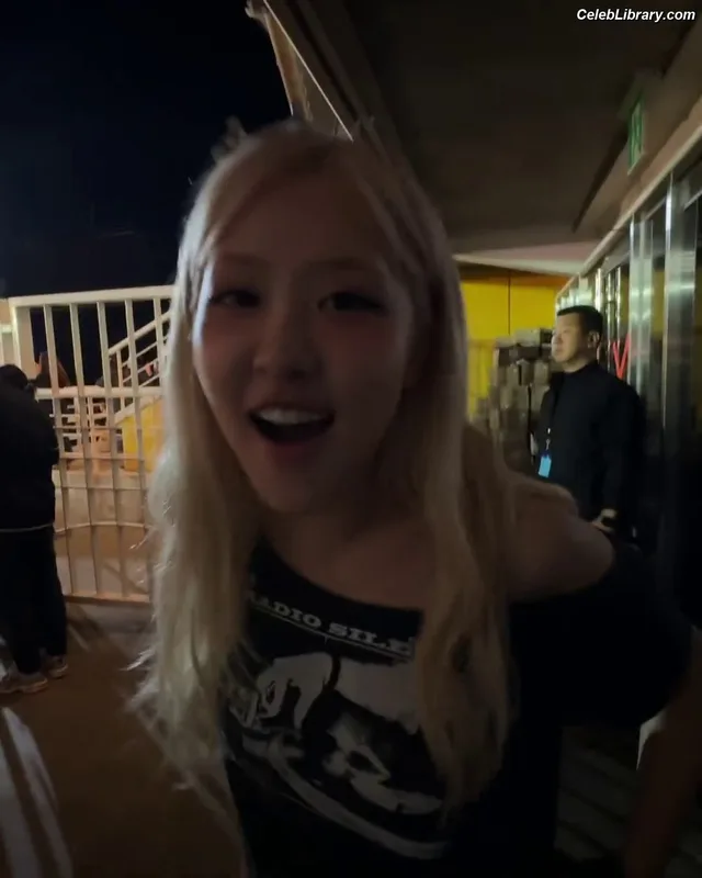 Rosé (BLACKPINK) photo 3 of 4338
