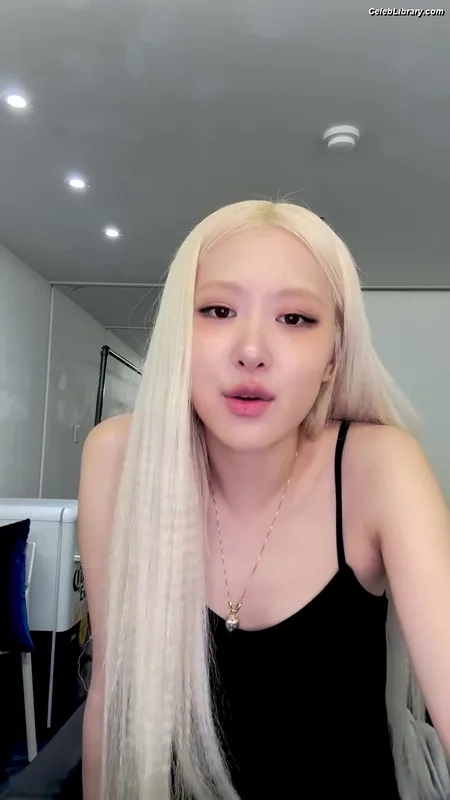 Rosé (BLACKPINK) photo 6 of 4338