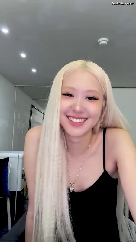 Rosé (BLACKPINK) photo 7 of 4338