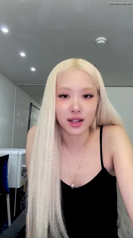 Rosé (BLACKPINK) photo 9 of 4338