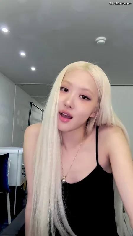 Rosé (BLACKPINK) photo 11 of 4338