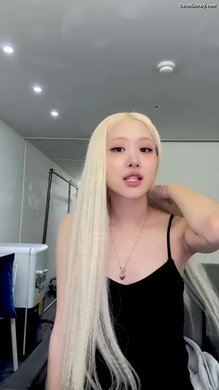 Rosé (BLACKPINK) photo 12 of 4338