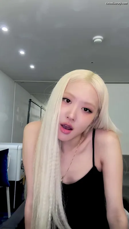 Rosé (BLACKPINK) photo 13 of 4338