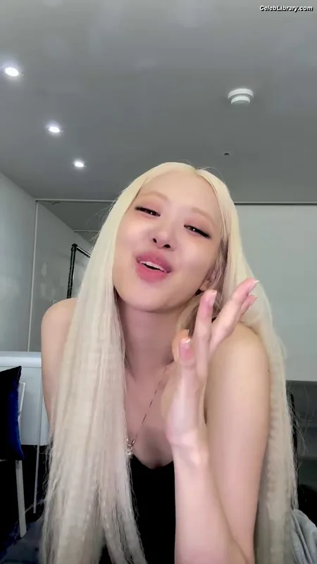 Rosé (BLACKPINK) photo 15 of 4338