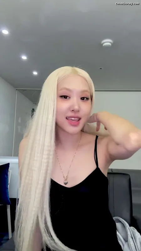 Rosé (BLACKPINK) photo 16 of 4338