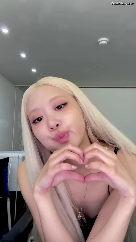 Rosé (BLACKPINK) photo 21 of 4338