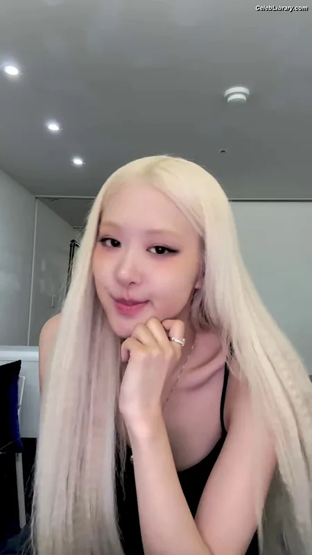 Rosé (BLACKPINK) photo 23 of 4338