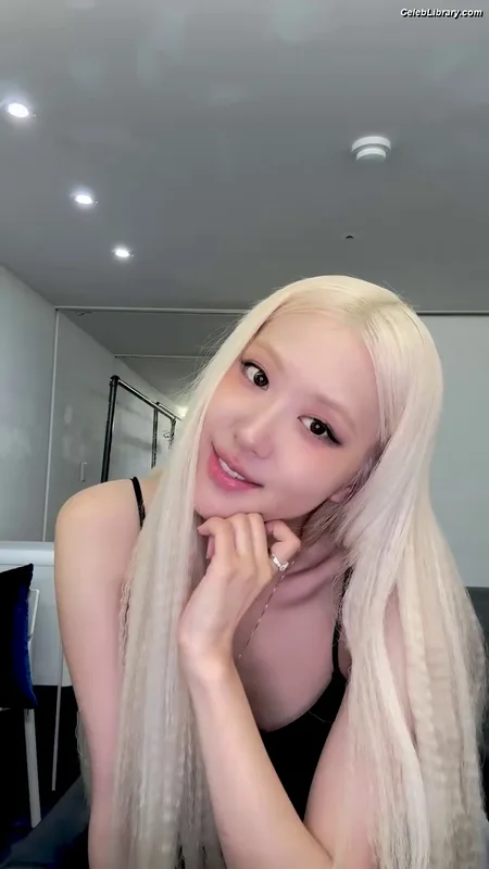 Rosé (BLACKPINK) photo 24 of 4338