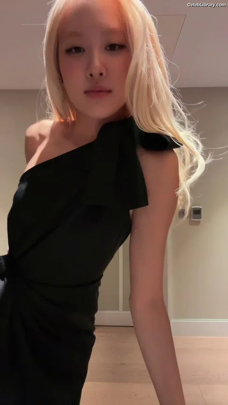 Rosé (BLACKPINK) photo 7 of 4338
