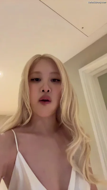 Rosé (BLACKPINK) photo 8 of 4338