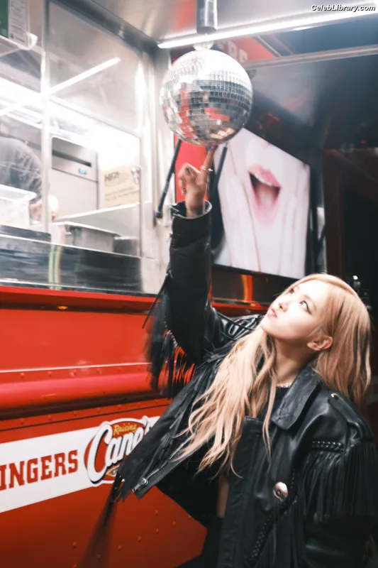 Rosé (BLACKPINK) photo 1 of 4338