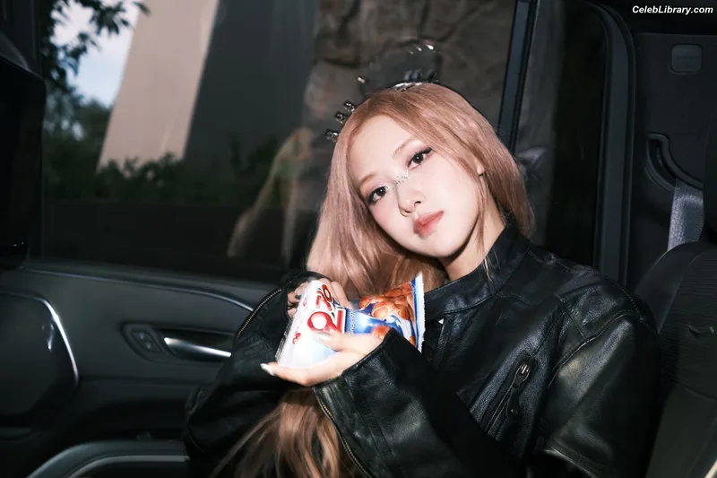 Rosé (BLACKPINK) photo 2 of 4338