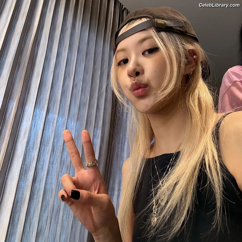 Rosé (BLACKPINK) photo 11 of 4338