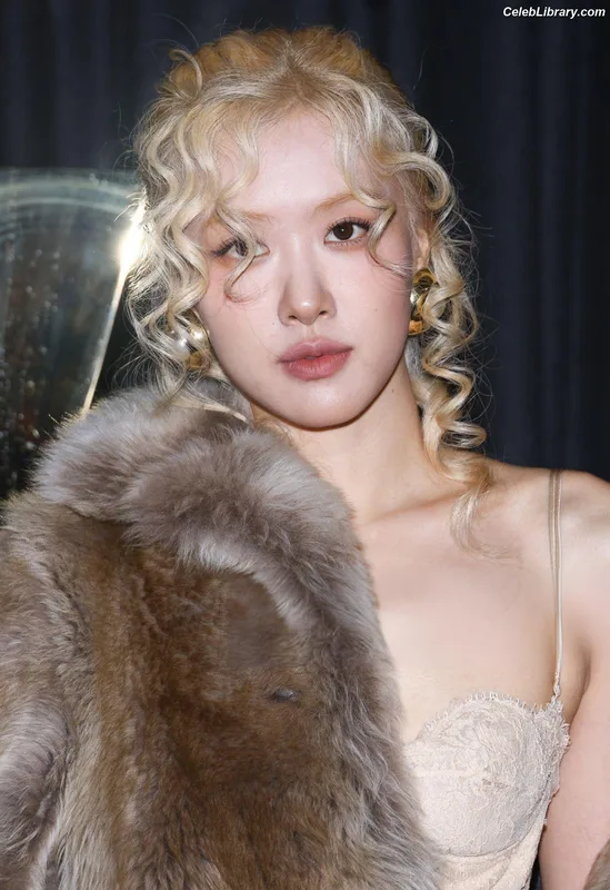 Rosé (BLACKPINK) photo 13 of 4338