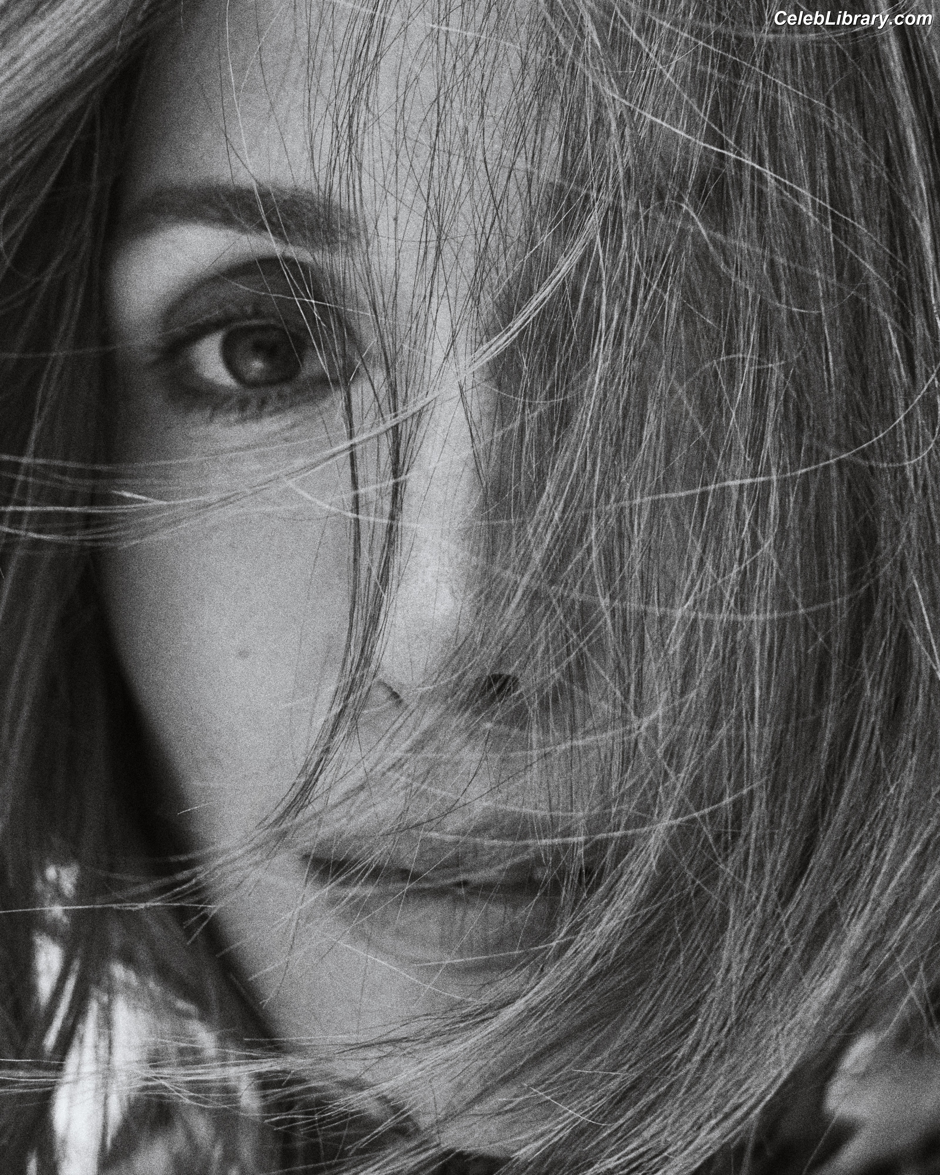 Rose Byrne photo 14 of 435