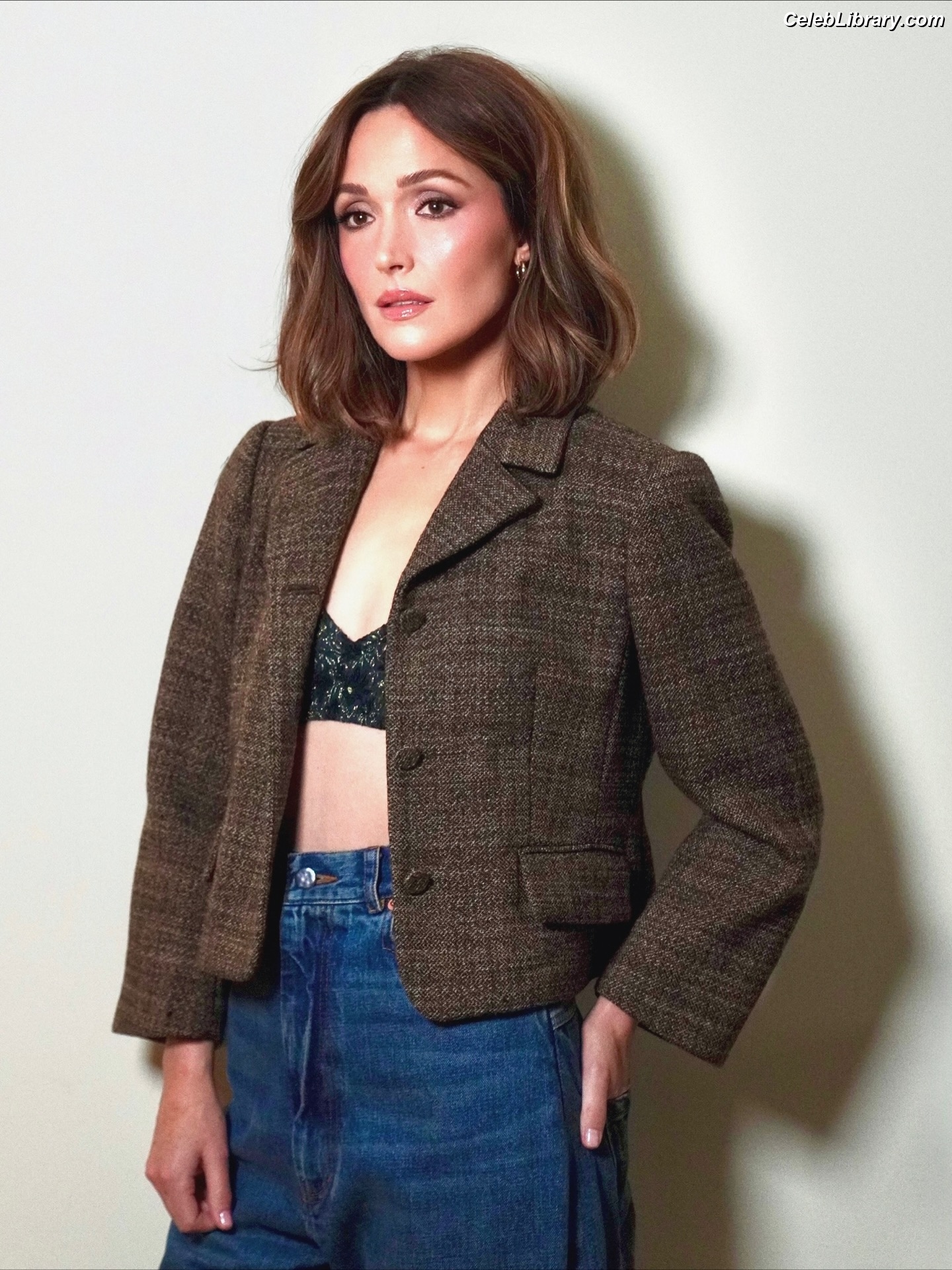 Rose Byrne photo 9 of 435