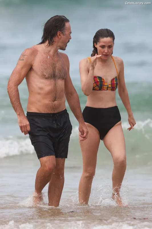 Rose Byrne photo 2 of 435
