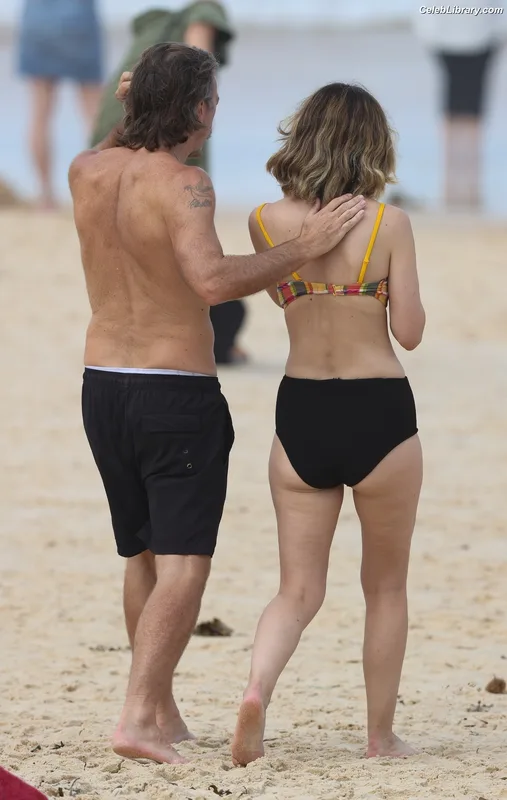 Rose Byrne photo 16 of 435