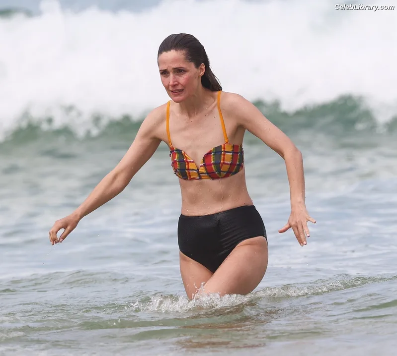 Rose Byrne photo 1 of 435