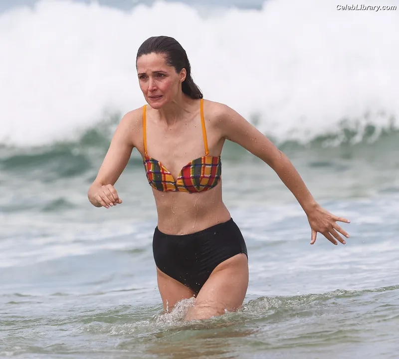 Rose Byrne photo 2 of 435