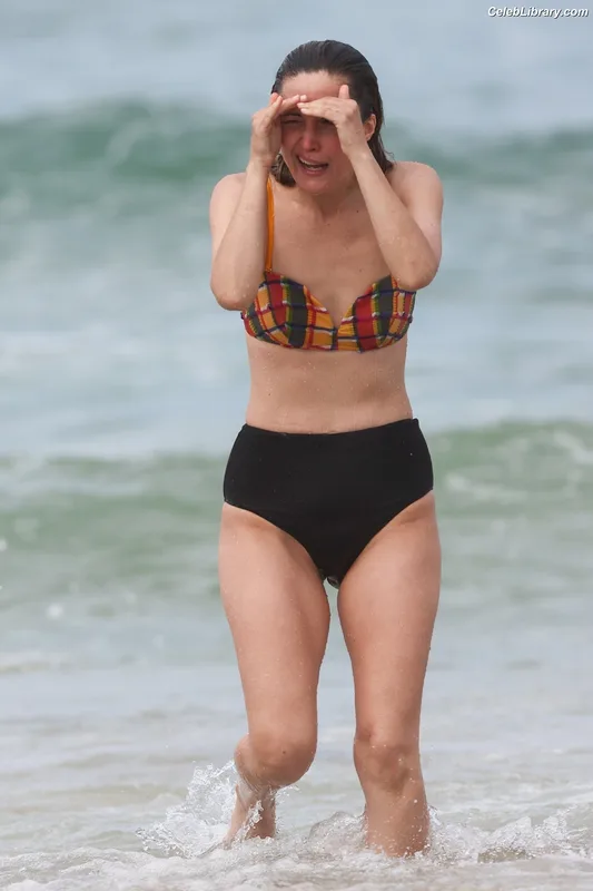 Rose Byrne photo 16 of 435
