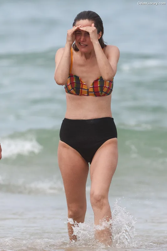 Rose Byrne photo 13 of 435