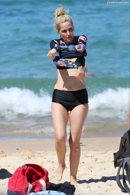 Rose Byrne photo 19 of 435