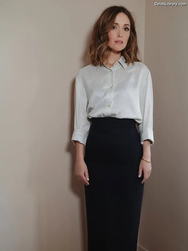 Rose Byrne photo 8 of 435