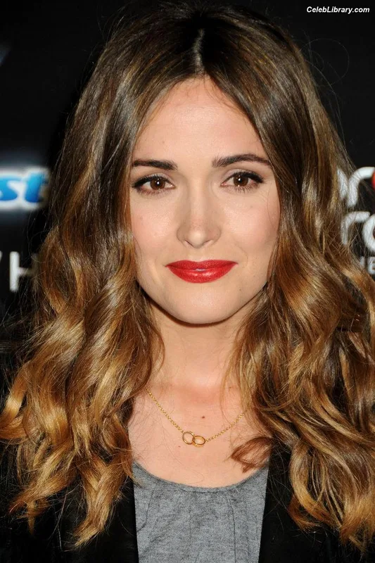 Rose Byrne photo 4 of 435