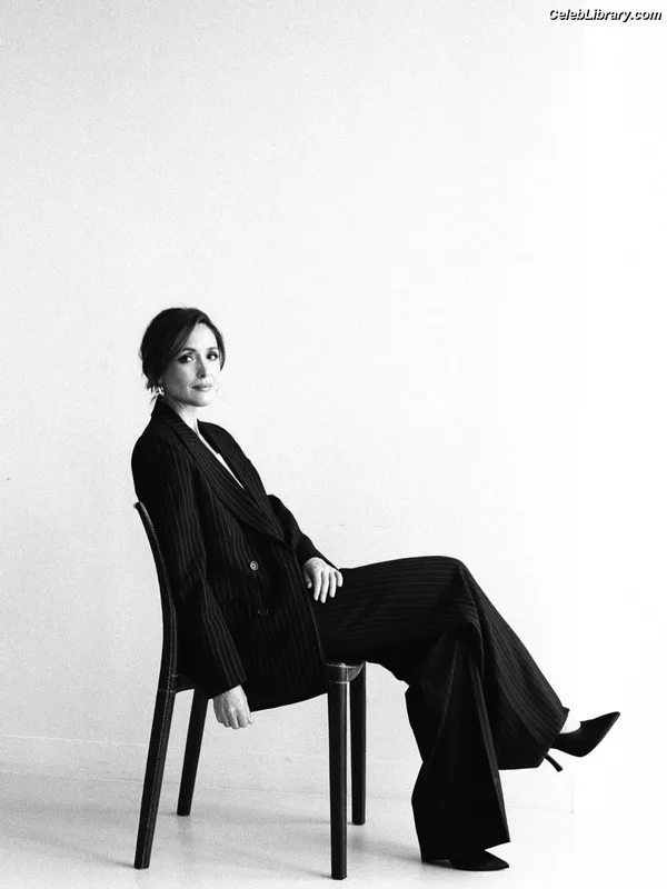 Rose Byrne photo 11 of 435
