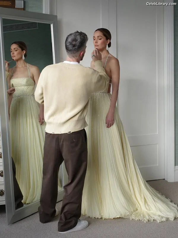 Rose Byrne photo 17 of 435
