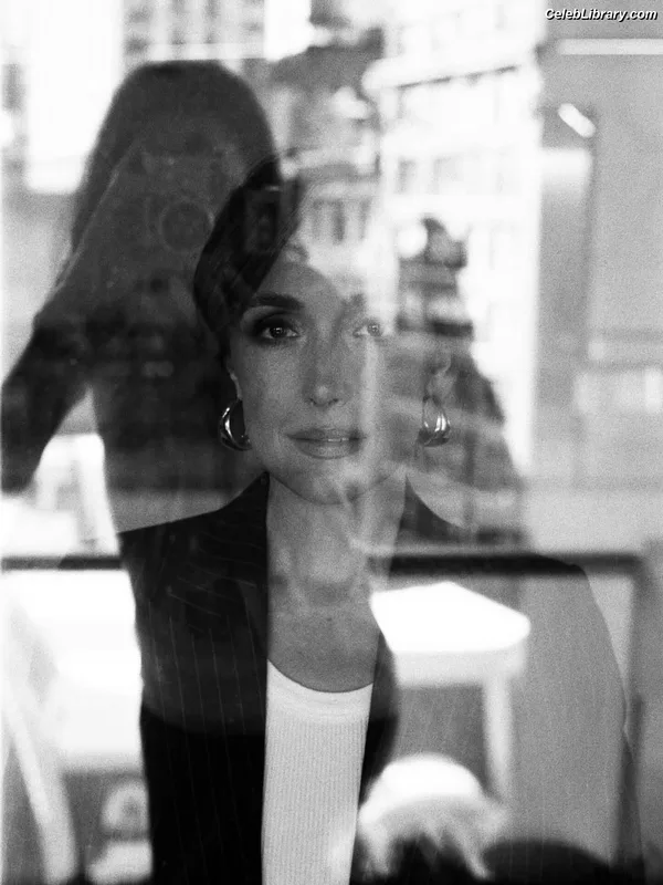 Rose Byrne photo 22 of 435