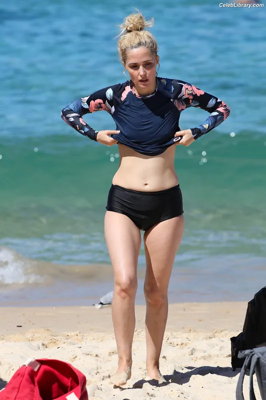 Rose Byrne photo 13 of 435