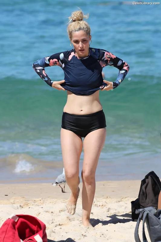 Rose Byrne photo 11 of 435