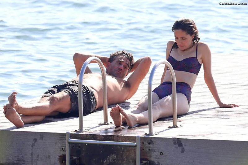 Rose Byrne photo 15 of 435